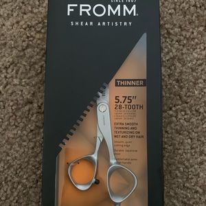 5.75” 28 tooth thinning and texturizing shears